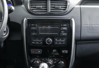 Подержанный автомобиль Nissan Terrano 2017 года (8 фото)