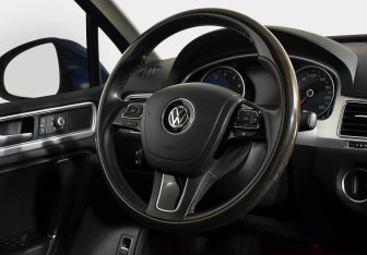 Подержанный автомобиль Volkswagen Touareg 2016 года (12 фото)
