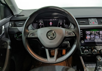 Подержанный автомобиль Skoda Octavia Liftback 2020 года (22 фото)