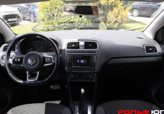 Подержанный автомобиль Volkswagen Polo Sedan 2018 года (11 фото)
