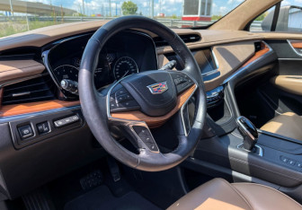 Подержанный автомобиль Cadillac XT5 2018 года (13 фото)