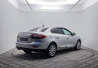 Подержанный автомобиль Renault Fluence 2014 года (5 фото)
