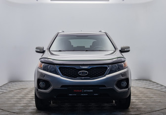 Подержанный автомобиль Kia Sorento 2010 года (8 фото)