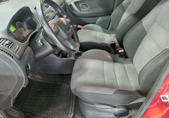 Подержанный автомобиль Skoda Fabia Hatchback 2012 года (9 фото)