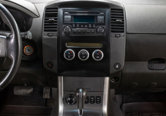 Подержанный автомобиль Nissan Pathfinder 2012 года (17 фото)