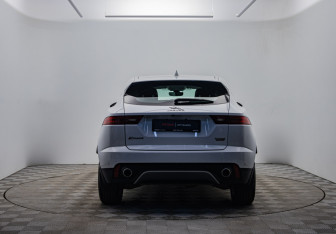 Подержанный автомобиль Jaguar E-Pace 2018 года (6 фото)