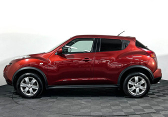 Подержанный автомобиль Nissan Juke 2012 года (8 фото)