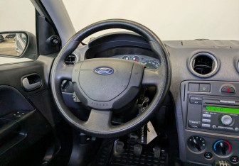 Подержанный автомобиль Ford Fusion 2010 года (24 фото)