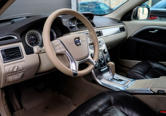 Подержанный автомобиль Volvo XC70 2011 года (13 фото)