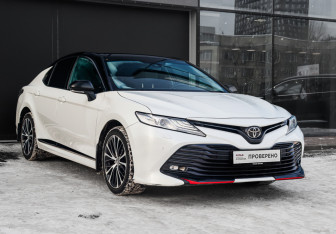 Подержанный автомобиль Toyota Camry Sedan 2021 года (3 фото)