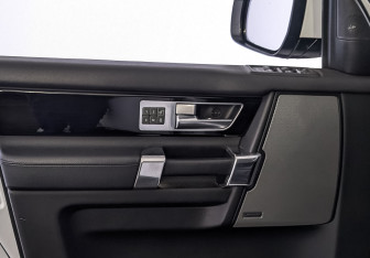 Подержанный автомобиль Land Rover Discovery 2015 года (18 фото)