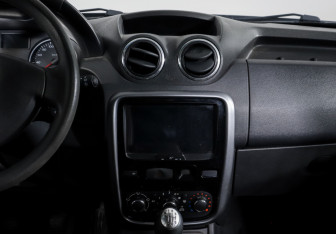 Подержанный автомобиль Renault Duster 2013 года (12 фото)