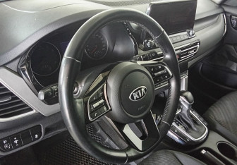 Подержанный автомобиль Kia Seltos 2021 года (12 фото)