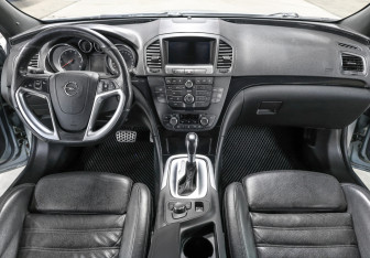Подержанный автомобиль Opel Insignia Sedan 2013 года (12 фото)