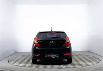 Подержанный автомобиль Hyundai Solaris Hatchback 2012 года (6 фото)