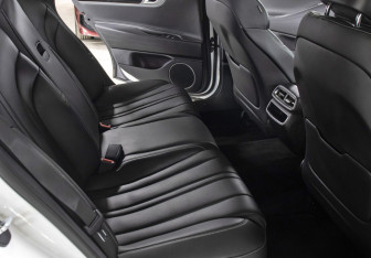 Подержанный автомобиль Genesis G80 2021 года (12 фото)