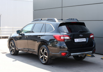 Подержанный автомобиль Subaru Outback Wagon 2017 года (7 фото)