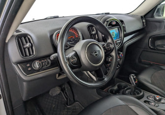 Подержанный автомобиль MINI Countryman 2019 года (19 фото)