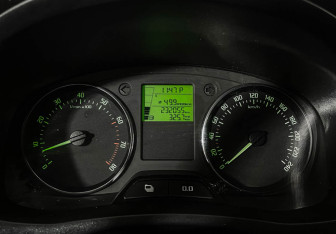 Подержанный автомобиль Skoda Fabia Hatchback 2010 года (11 фото)