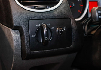 Подержанный автомобиль Ford Focus Sedan 2011 года (12 фото)