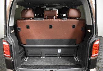 Подержанный автомобиль Volkswagen Multivan 2016 года (20 фото)