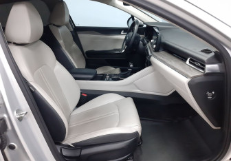 Подержанный автомобиль Kia K5 2020 года (10 фото)