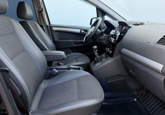 Подержанный автомобиль Opel Zafira Compactvan 2011 года (10 фото)
