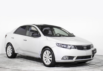 Подержанный автомобиль Kia Cerato Sedan 2010 года (3 фото)