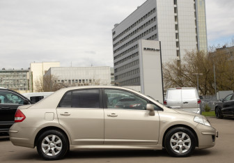 Подержанный автомобиль Nissan Tiida Sedan 2011 года (3 фото)