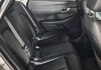Подержанный автомобиль Hyundai Sonata 2020 года (20 фото)