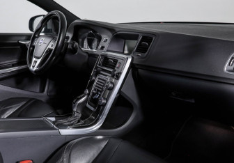 Подержанный автомобиль Volvo S60 2014 года (9 фото)