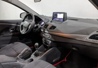 Подержанный автомобиль Renault Fluence 2014 года (13 фото)