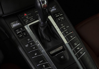 Подержанный автомобиль Porsche Macan 2018 года (14 фото)