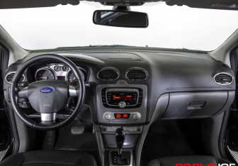 Подержанный автомобиль Ford Focus Hatchback 2011 года (2 фото)
