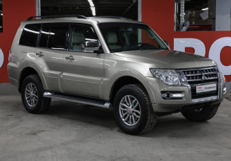 Подержанный автомобиль Mitsubishi Pajero 2017 года (3 фото)
