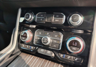 Подержанный автомобиль GMC Yukon 2023 года (31 фото)