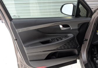 Подержанный автомобиль Hyundai Santa Fe 2018 года (19 фото)