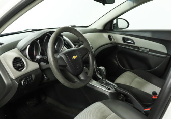 Подержанный автомобиль Chevrolet Cruze Sedan 2014 года (11 фото)