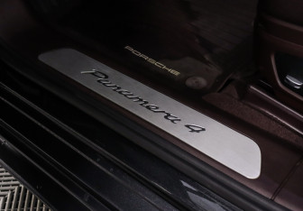 Подержанный автомобиль Porsche Panamera Wagon 2017 года (50 фото)