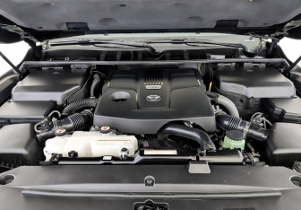 Подержанный автомобиль Toyota Land Cruiser Suv 2021 года (9 фото)