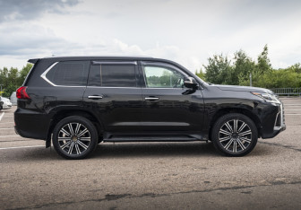 Подержанный автомобиль Lexus LX 2017 года (4 фото)