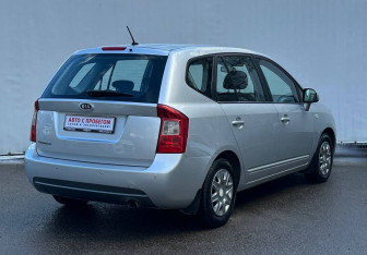 Подержанный автомобиль Kia Carens 2010 года (5 фото)