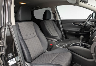 Подержанный автомобиль Nissan Qashqai 2014 года (23 фото)