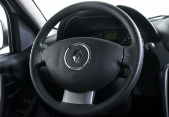 Подержанный автомобиль Renault Duster 2012 года (11 фото)