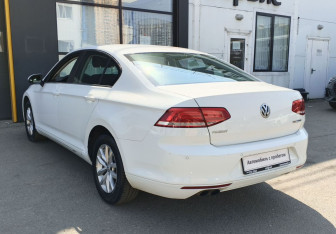 Подержанный автомобиль Volkswagen Passat Sedan 2016 года (7 фото)
