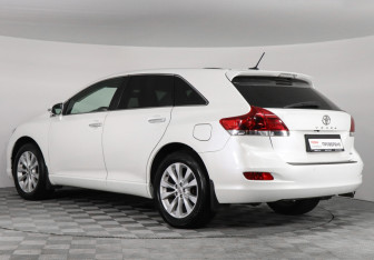 Подержанный автомобиль Toyota Venza 2015 года (7 фото)