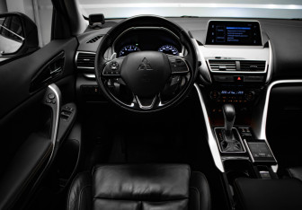 Подержанный автомобиль Mitsubishi Eclipse Cross 2018 года (9 фото)