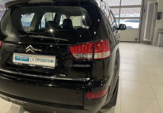 Подержанный автомобиль Citroen C-Crosser 2011 года (8 фото)