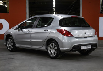 Подержанный автомобиль Peugeot 308 Hatchback 2010 года (7 фото)