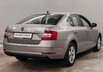 Подержанный автомобиль Skoda Octavia Liftback 2018 года (5 фото)